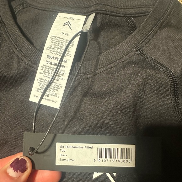 Go to Seamless Fitted Top - Black XS - Picture 3 of 7